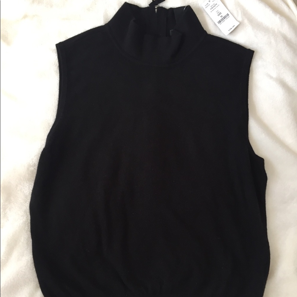 NWT - Size M - White House Black Market Crop Top